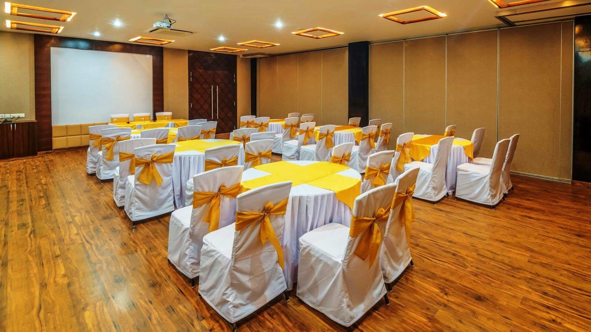 Mango Hotels Prangan Бхубанешвара Экстерьер фото